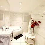 Hotel miłości 50 Nuances Avec Balneotherapie Pour 2 2*