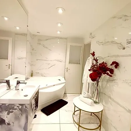 Hodinový hotel 50 Nuances Avec Balneotherapie Pour 2 2*